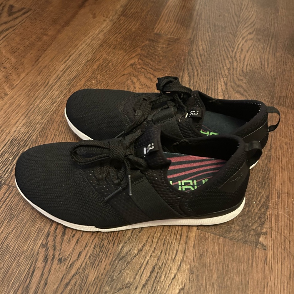 Kuru Pivot women’s sneakers size 10